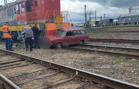 В Архангельской области машина влетела под тепл...