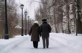 Пенсионеры Архангельской области получают в сре...
