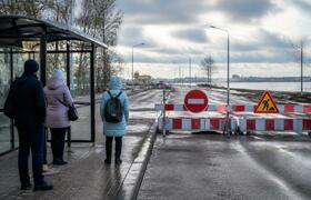 В Архангельске автобусы задерживаются на час из...