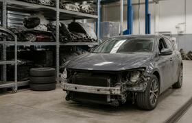 Автовладельцы скупают битые машины для экономии...