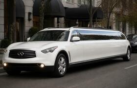 14-местный лимузин Infiniti FX продают в РФ за ...