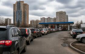 Очереди на заправках в Архангельске: дефицит бе...