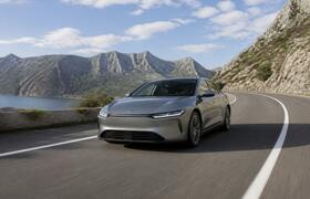 Гибрид Geely проехал 2700 км без заправки и уст...
