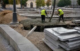 Фонтан у Дворца спорта в Архангельске: строител...