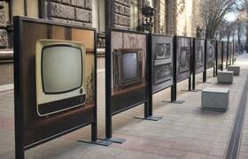 Выставка в честь изобретателя прототипа экранов...