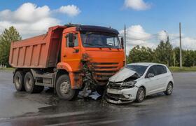 В Вельске Renault боднул КАМАЗ