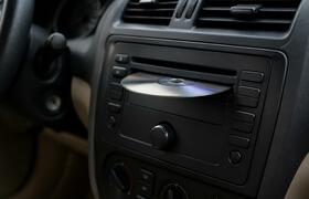 В США почти не осталось автомобилей с CD-дисками