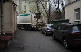 В Архангельске мусоровозы не могут подъехать к ...