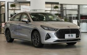 В России начали продавать новый седан Roewe i6 ...