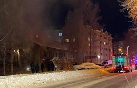 В Архангельске вспыхнул деревянный дом